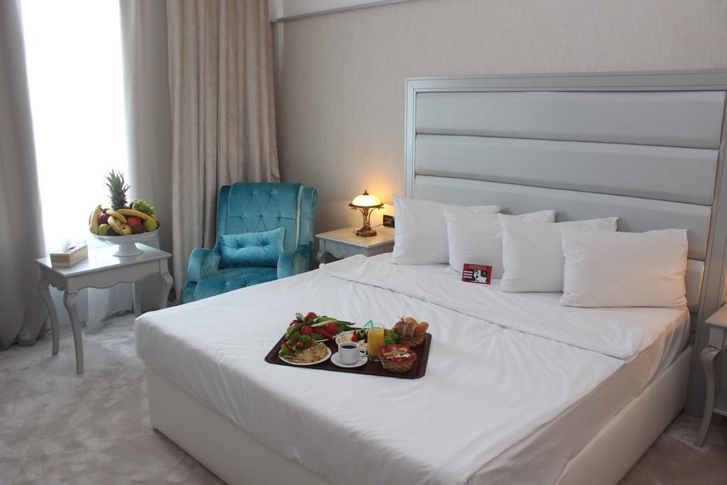 Phoenicia Grand